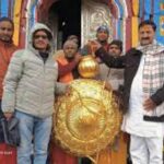 केदारनाथ मंदिर में एक दानीदाता ने सोने का छत्र व कलश चढ़ाया